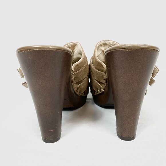 Dana Buchman y2k Tan Suede Buckle & Stud Accent Clog Mules - Picture 3 of 6